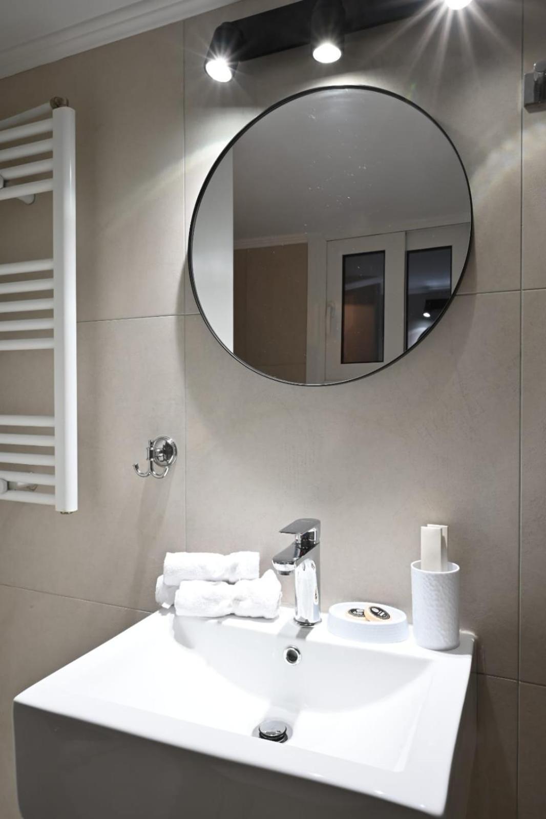 Modern Two Bedroom Apartment At Koukaki Афины Экстерьер фото